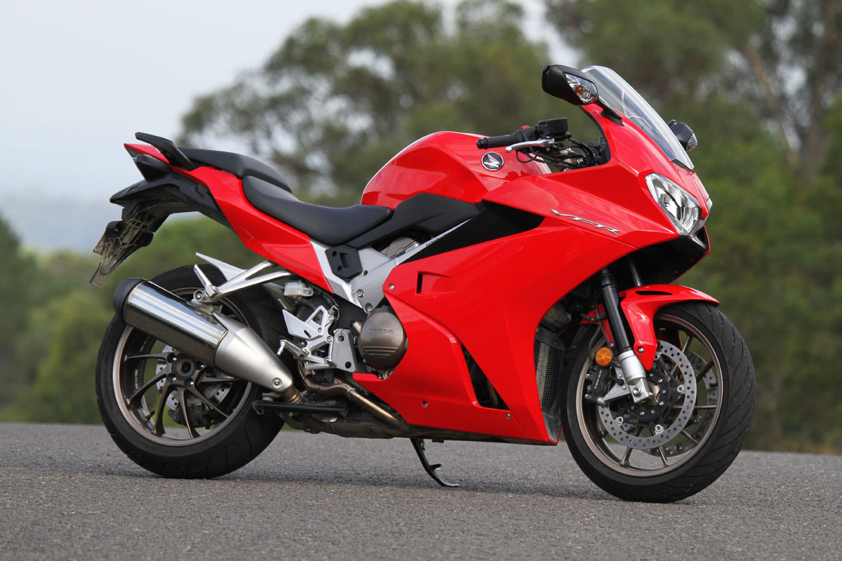 Review: 2015 Honda VFR800F - CycleOnline.com.au