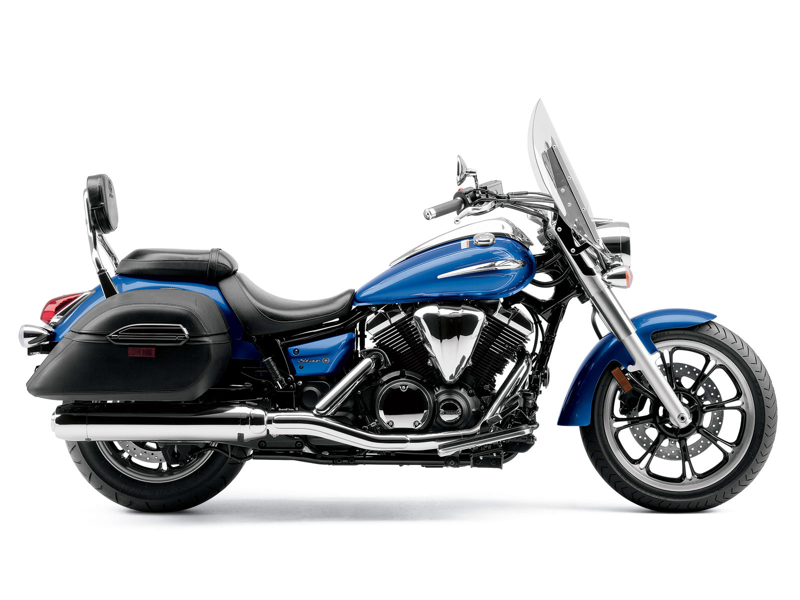 2012 YAMAHA V-Star 950 Tourer Motorcycle Desktop Wallpaper