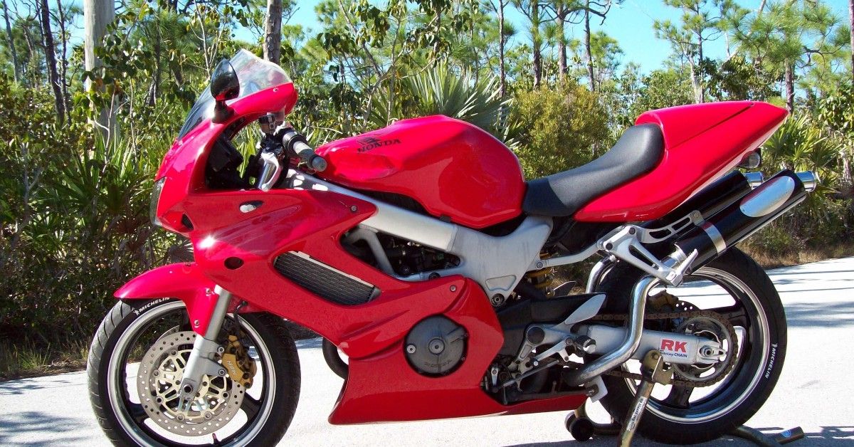 Here's Why You Should Buy A Honda VTR1000F Superhawk