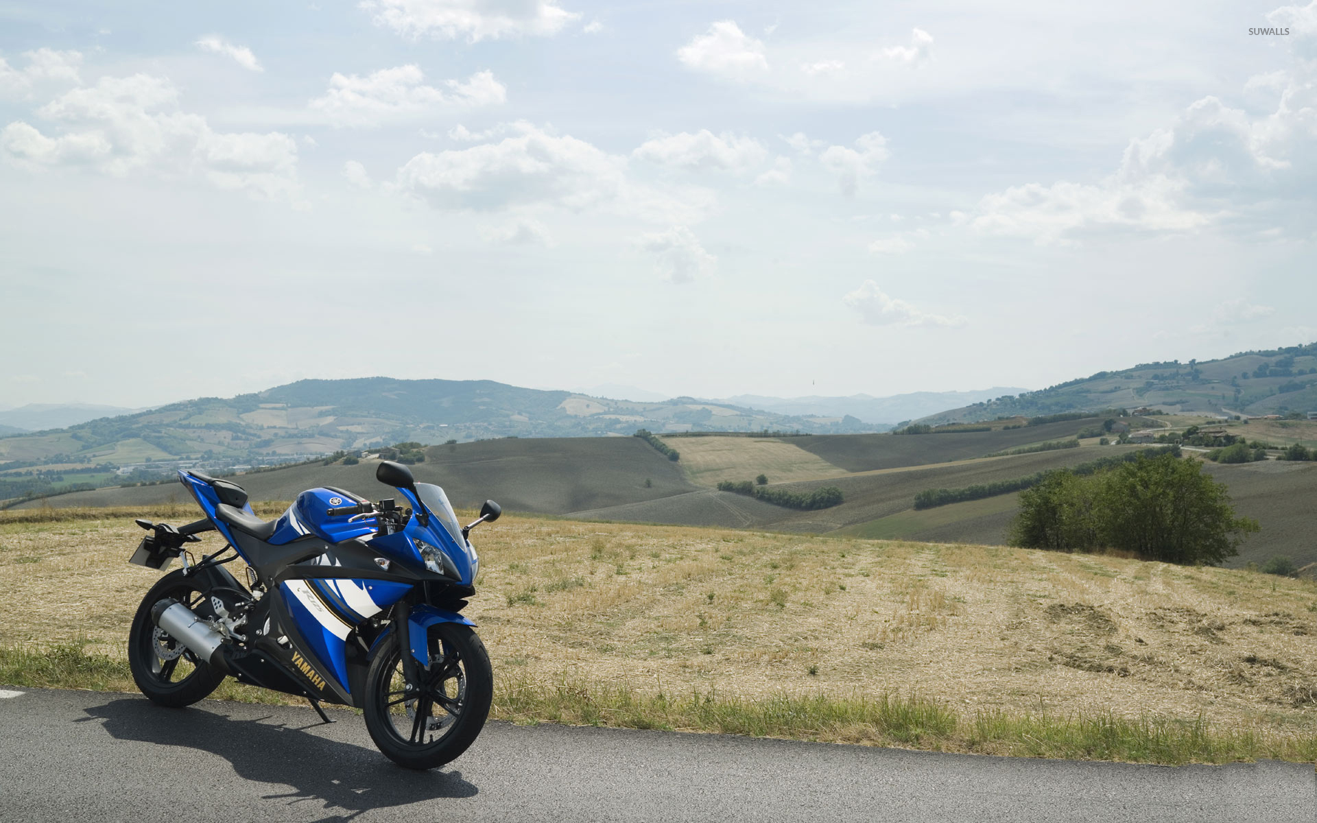 Yamaha YZF-R125 on the side of the road wallpaper - Motorcycle