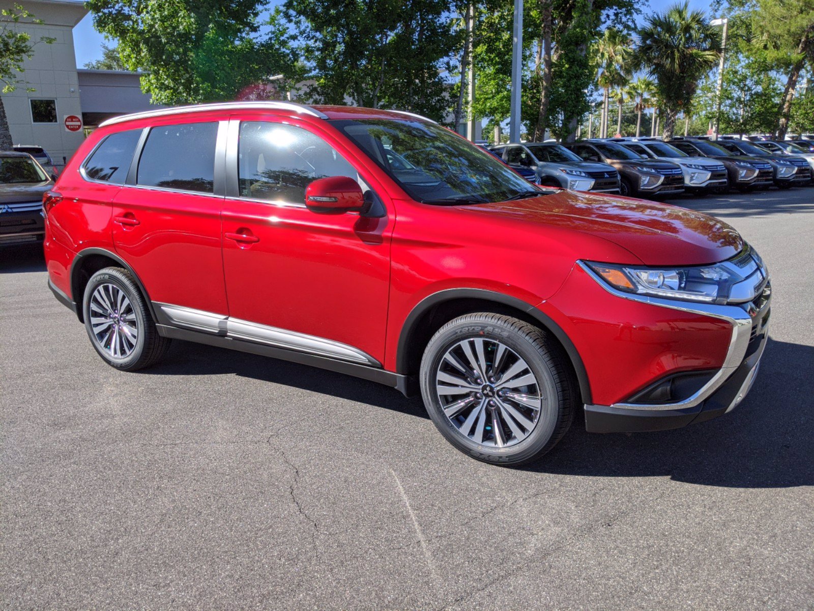 New 2020 Mitsubishi Outlander SEL