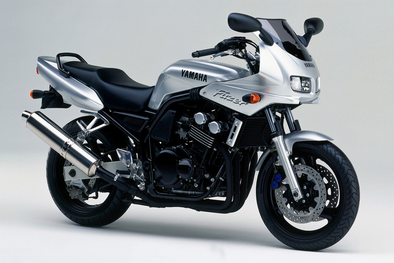 Moto del día: Yamaha FZS 600 Fazer | espíritu RACER moto